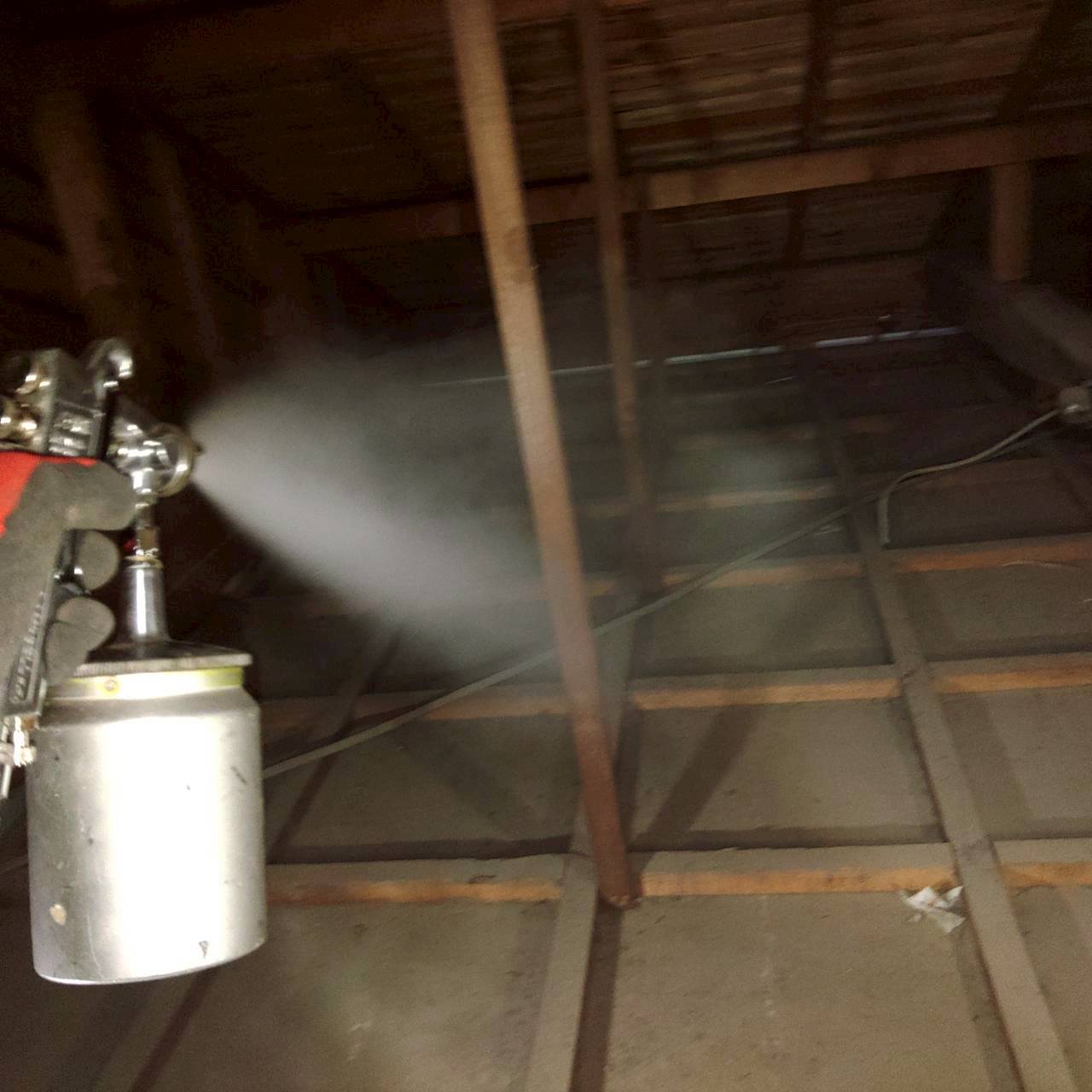 朝霞市の害獣駆除:天井裏の状態に合わせて行う噴霧作業