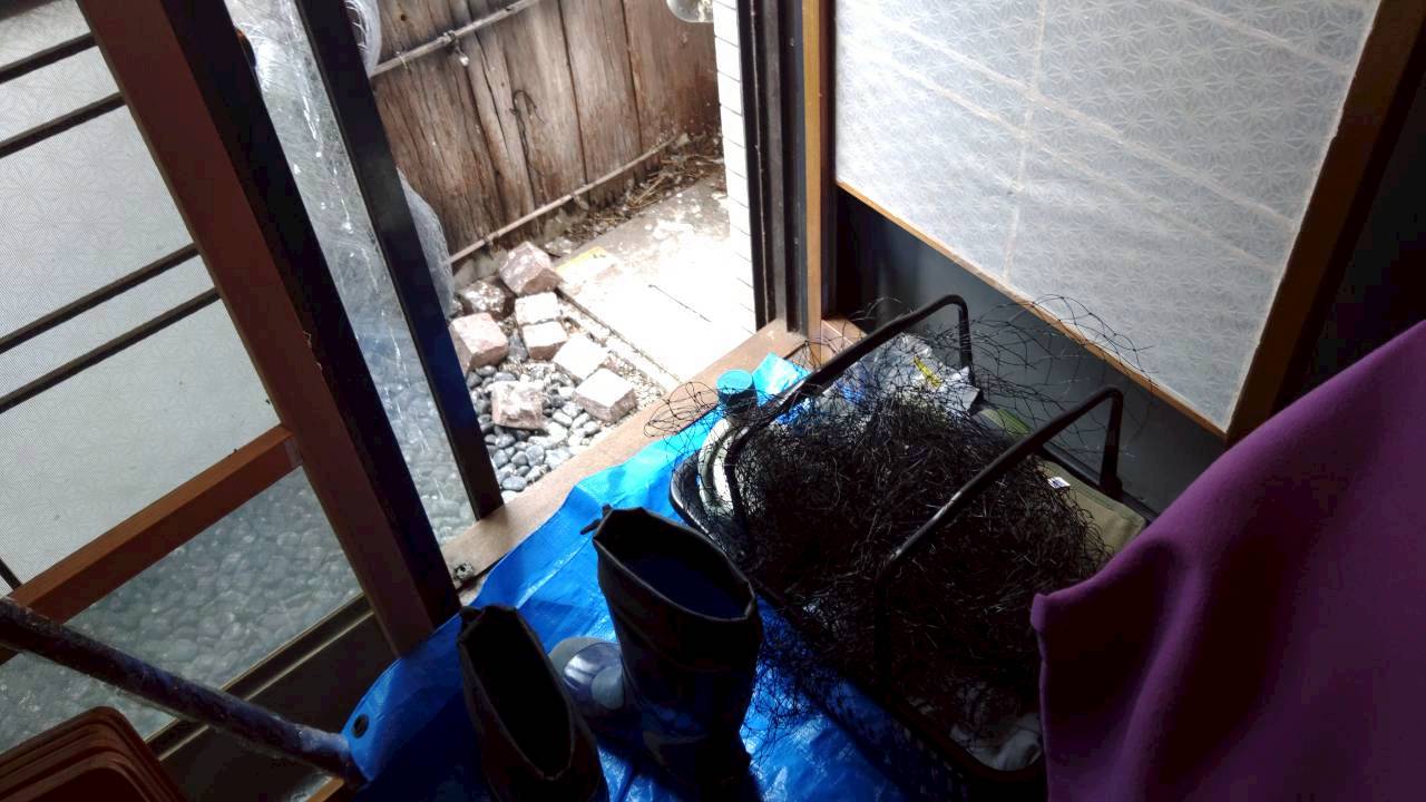 鴻巣市の鳩駆除：鳩被害の清掃に向けた養生と道具の準備