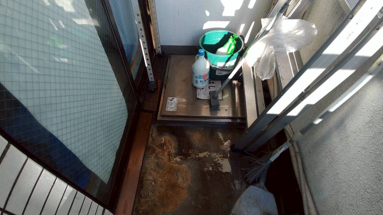 新座市の鳩駆除:ベランダの鳩被害清掃に用いる道具