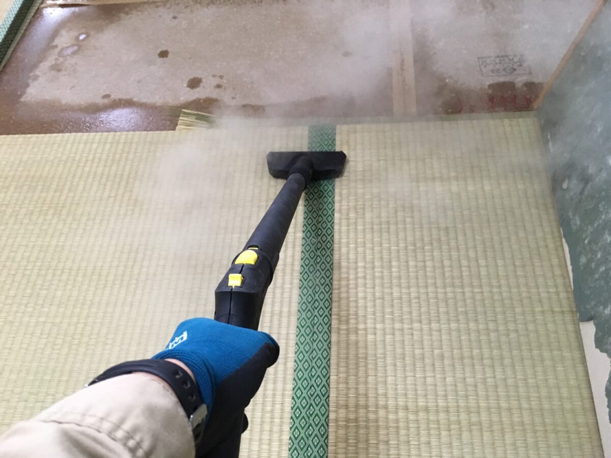 富士見市のトコジラミ駆除：畳の縁や表面へのスチーム施工